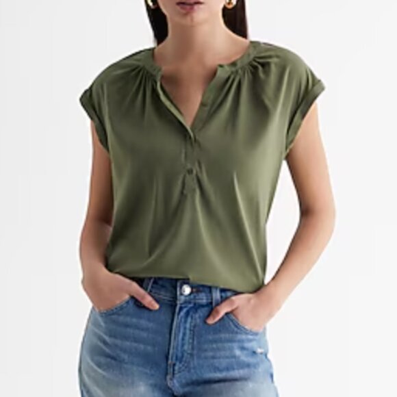Express X-Small Green Gathered Half Button Up Gramercy Tee NWT - Picture 1 of 5